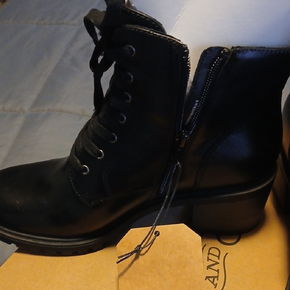 FRYE AND CO. Black Lace Up Boots - Picture 6 of 9
